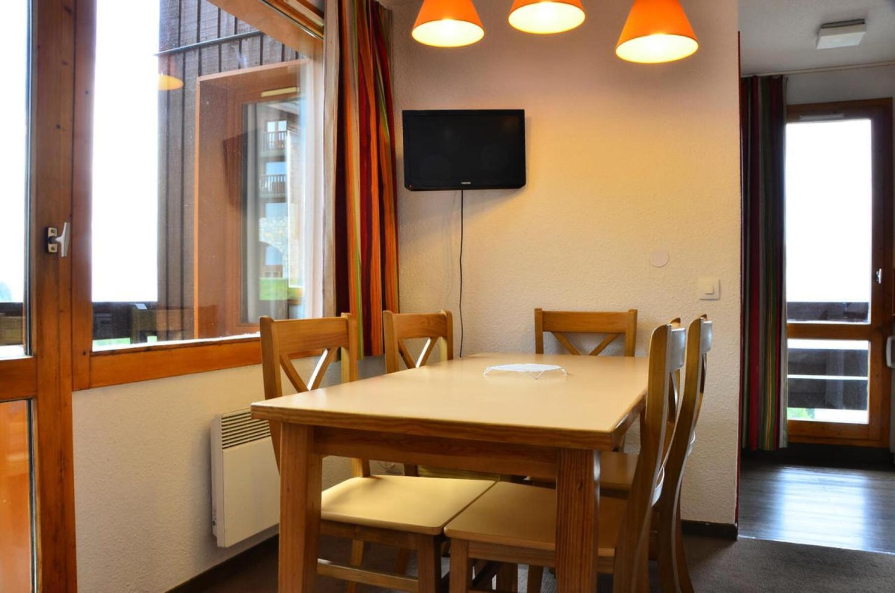 Le De 3 - 2 Pieces Pour 6 Personnes Mae-9744
